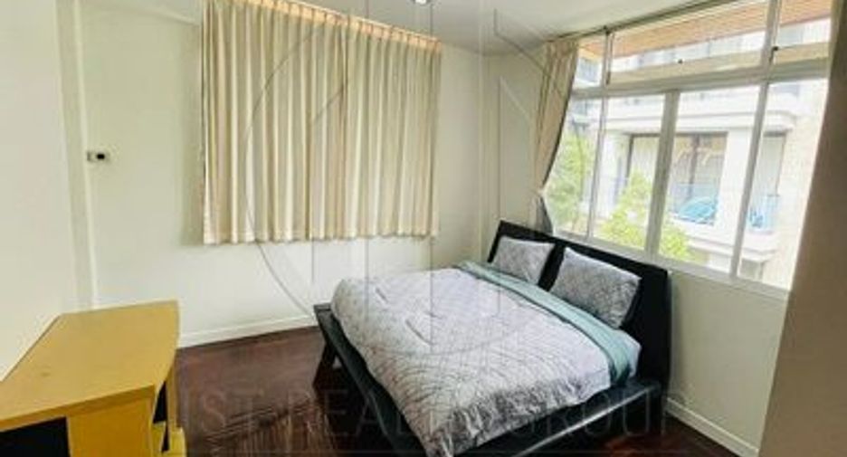 For rent 4 bedrooms house in Watthana, Bangkok