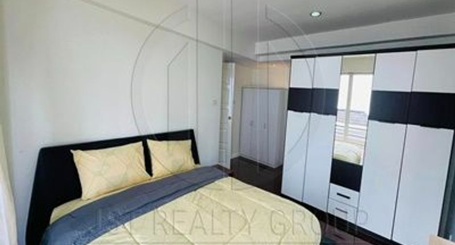 For rent 4 bedrooms house in Watthana, Bangkok
