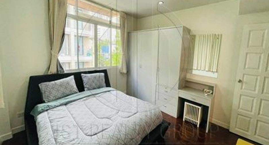 For rent 4 bedrooms house in Watthana, Bangkok