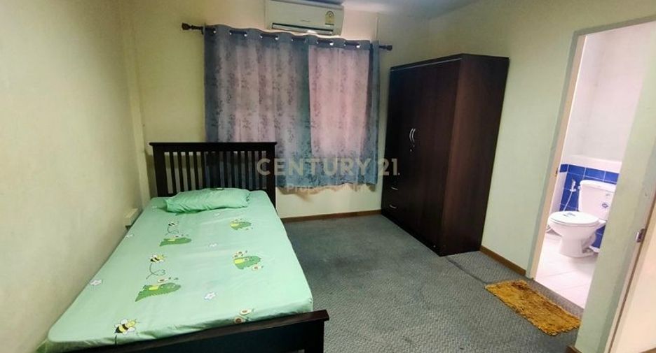 For rent 3 bedrooms townhouse in Wang Thonglang, Bangkok