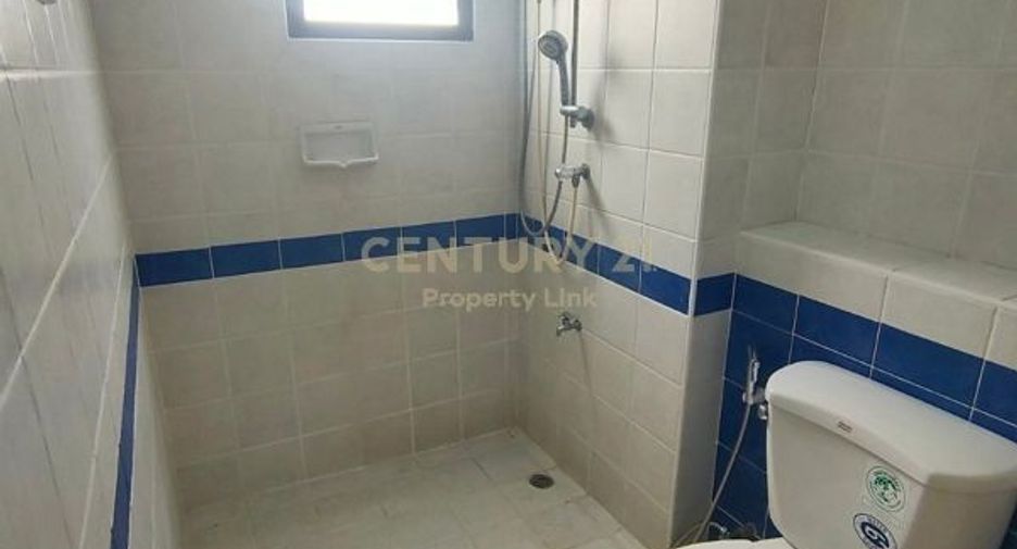 For rent 3 bedrooms townhouse in Wang Thonglang, Bangkok