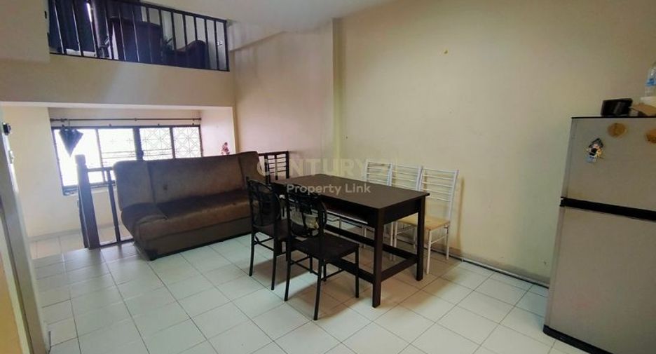For rent 3 bedrooms townhouse in Wang Thonglang, Bangkok