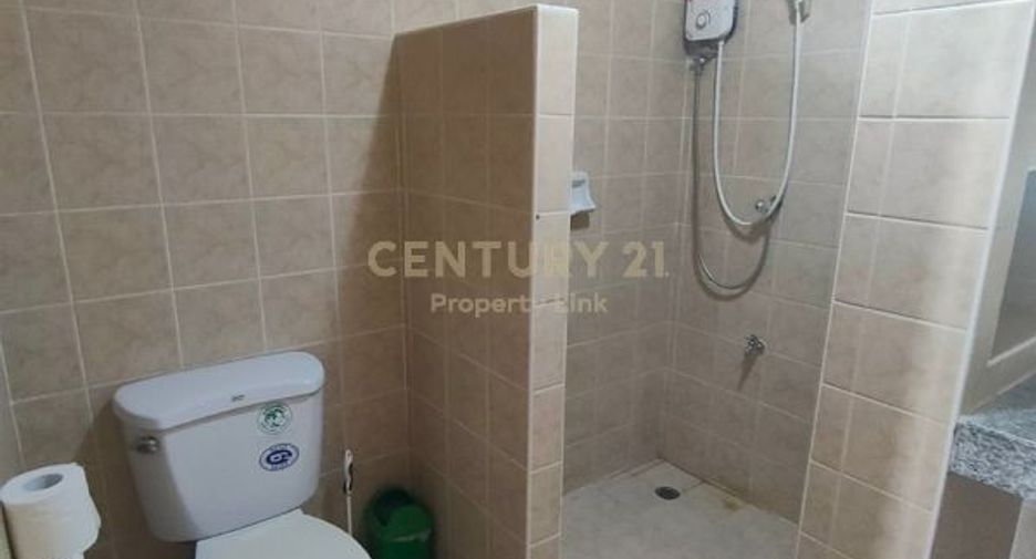 For rent 3 bedrooms townhouse in Wang Thonglang, Bangkok