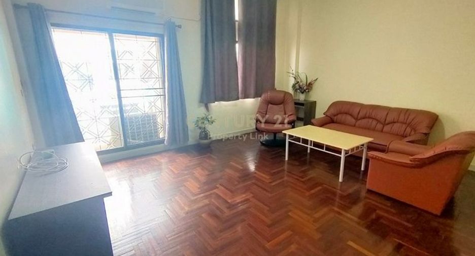For rent 3 bedrooms townhouse in Wang Thonglang, Bangkok