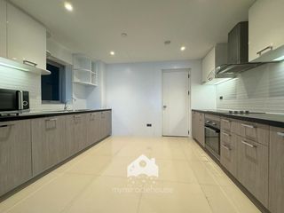 For rent 3 bed condo in Pathum Wan, Bangkok