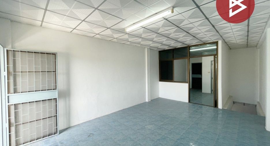 For sale 2 bed retail Space in Nakhon Chai Si, Nakhon Pathom