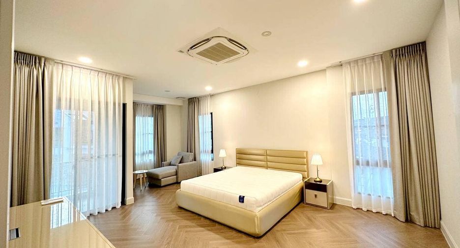 For rent 4 Beds condo in Saphan Sung, Bangkok