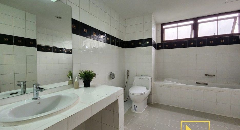 For rent 2 ベッドルーム condo in Watthana, Bangkok