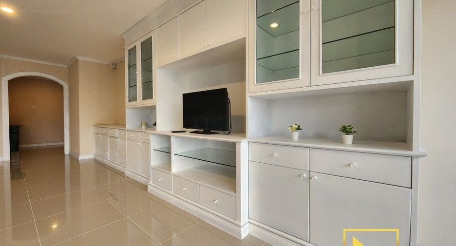 For rent 2 ベッドルーム condo in Watthana, Bangkok