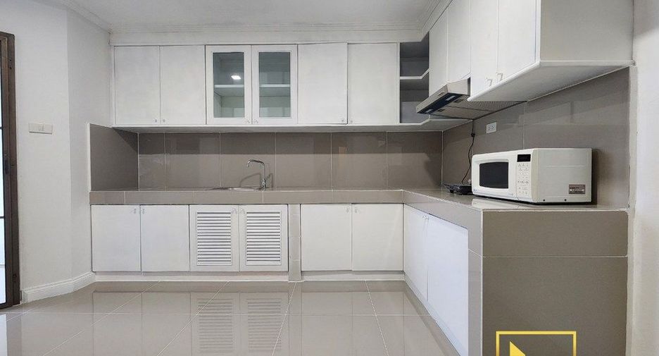 For rent 2 ベッドルーム condo in Watthana, Bangkok