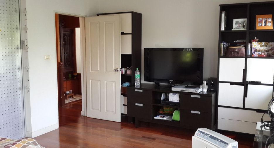 Haus zum Kauf mit 3 Zimmer in Khlong Sam Wa, Bangkok