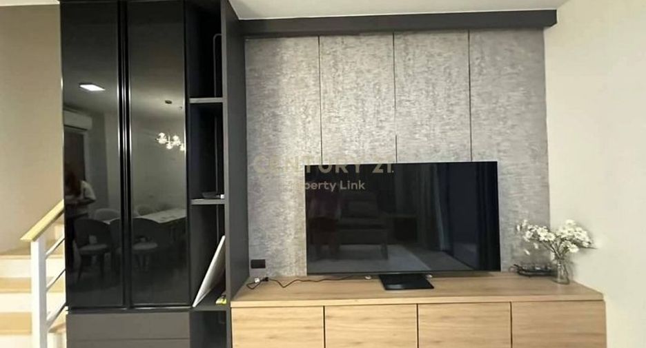 For rent 3 bedrooms townhouse in Wang Thonglang, Bangkok