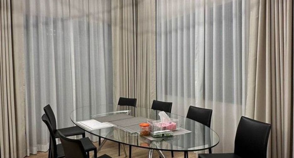 Haus zur Miete mit 4 Zimmer in Phra Khanong, Bangkok