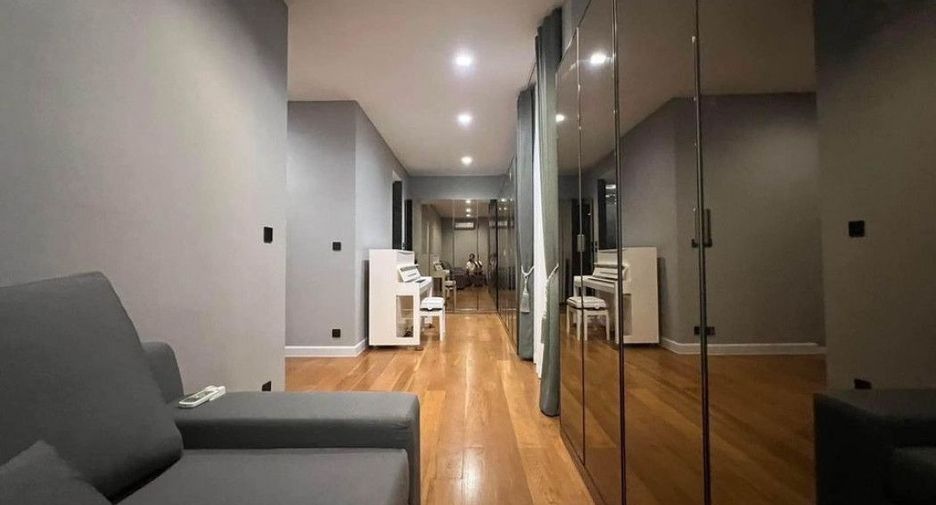 Haus zur Miete mit 4 Zimmer in Phra Khanong, Bangkok