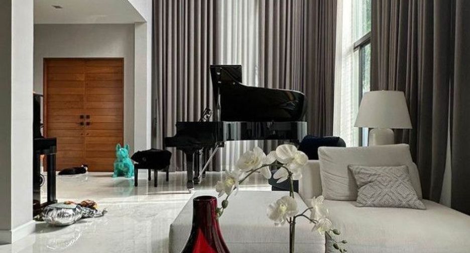 Haus zur Miete mit 4 Zimmer in Phra Khanong, Bangkok