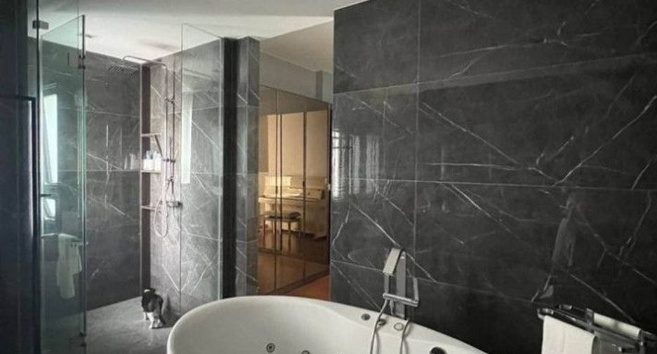 Haus zur Miete mit 4 Zimmer in Phra Khanong, Bangkok