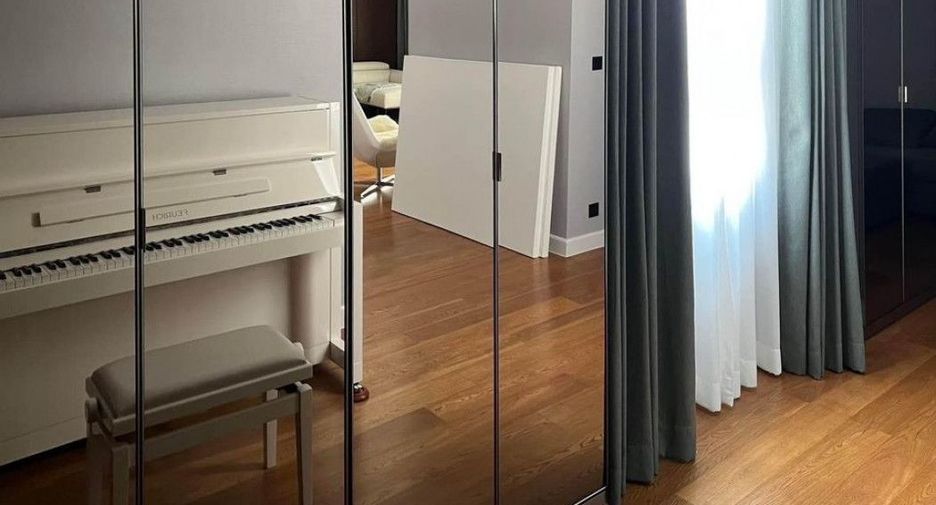 Haus zur Miete mit 4 Zimmer in Phra Khanong, Bangkok