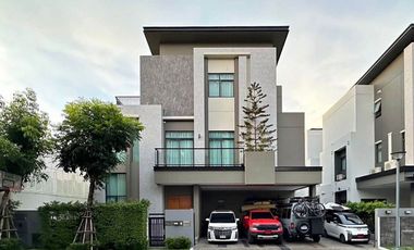 Haus zur Miete mit 4 Zimmer in Phra Khanong, Bangkok