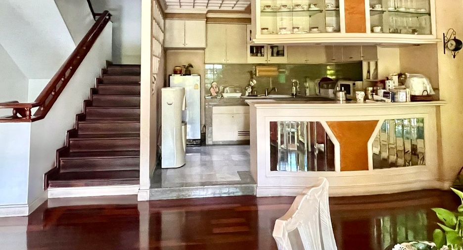 For sale 3 bedrooms townhouse in Yan Nawa, Bangkok