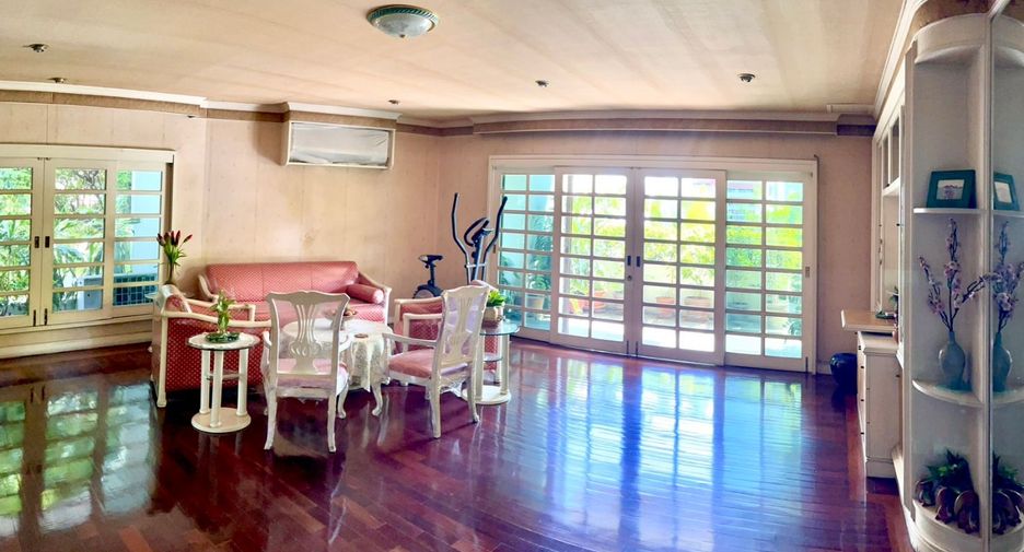 For sale 3 bedrooms townhouse in Yan Nawa, Bangkok
