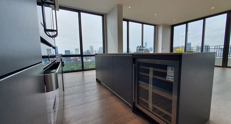 For sale 4 bed condo in Pathum Wan, Bangkok