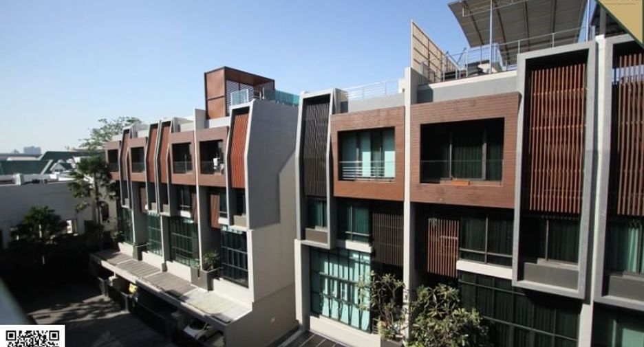 For sale 2 bedrooms townhouse in Watthana, Bangkok