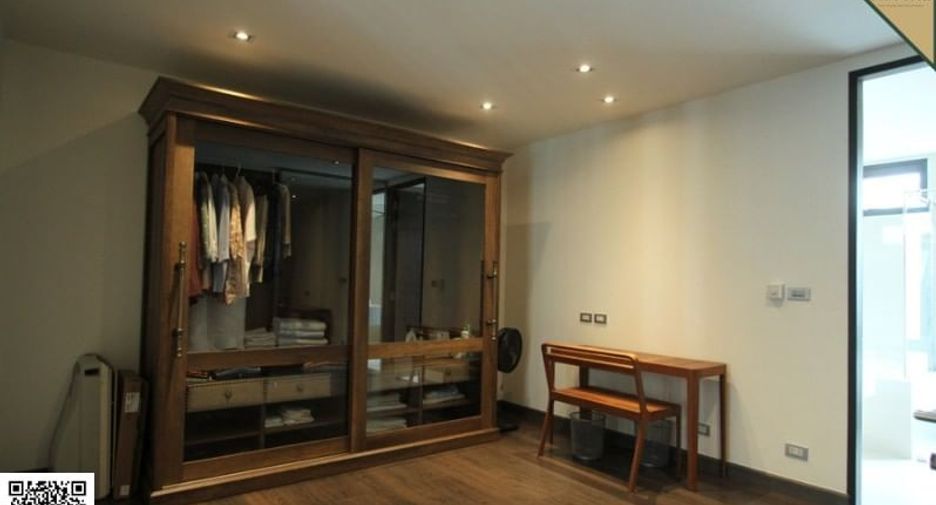 For sale 2 bedrooms townhouse in Watthana, Bangkok