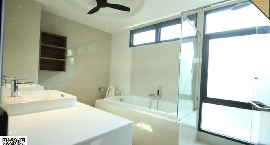 For sale 2 bedrooms townhouse in Watthana, Bangkok