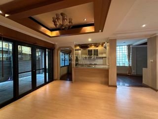 For rent 6 bed townhouse in Watthana, Bangkok