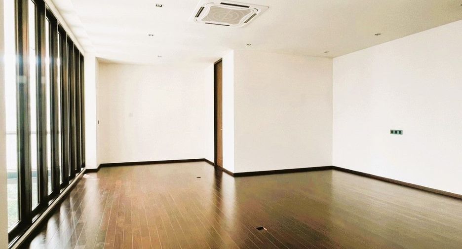For sale 8 bed office in Lat Phrao, Bangkok
