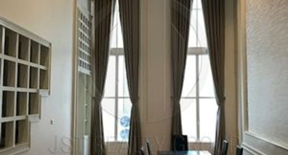 Casa adosada en venta de 4 habitaciones en Watthana, Bangkok