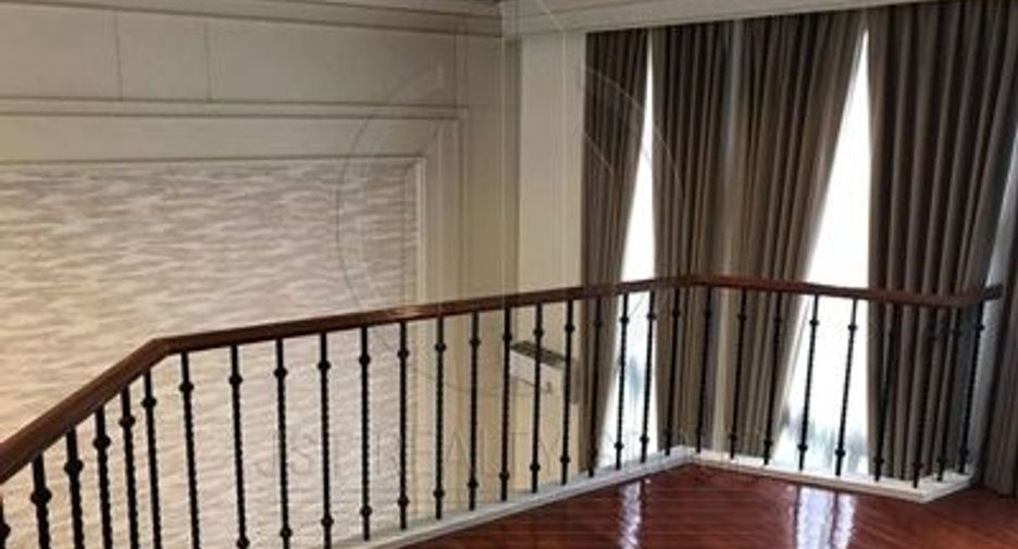 Casa adosada en venta de 4 habitaciones en Watthana, Bangkok