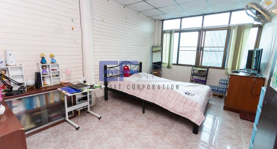 ขาย 4 เตียง พื้นที่ค้าปลีก ใน เมืองนนทบุรี, นนทบุรี