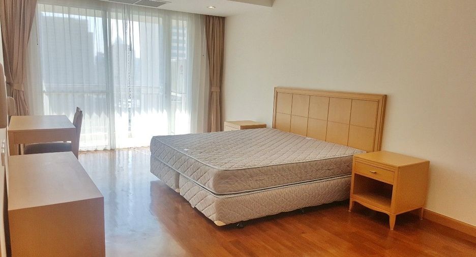 For rent 3 bedrooms condo in Khlong Toei, Bangkok