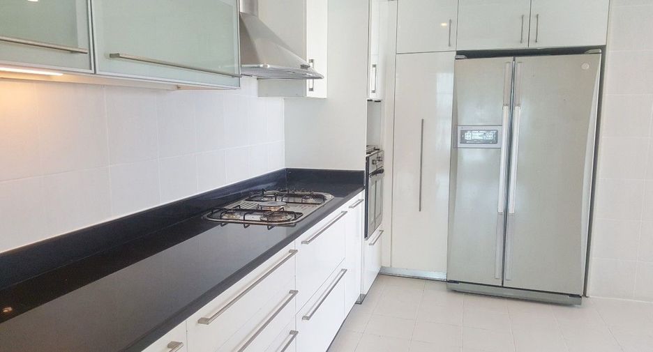 For rent 3 bedrooms condo in Khlong Toei, Bangkok