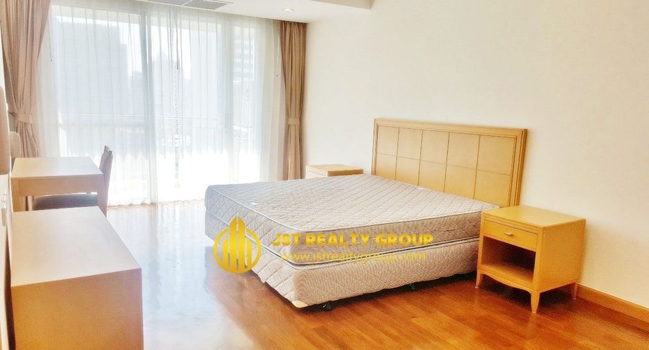 For rent 3 bedrooms condo in Khlong Toei, Bangkok