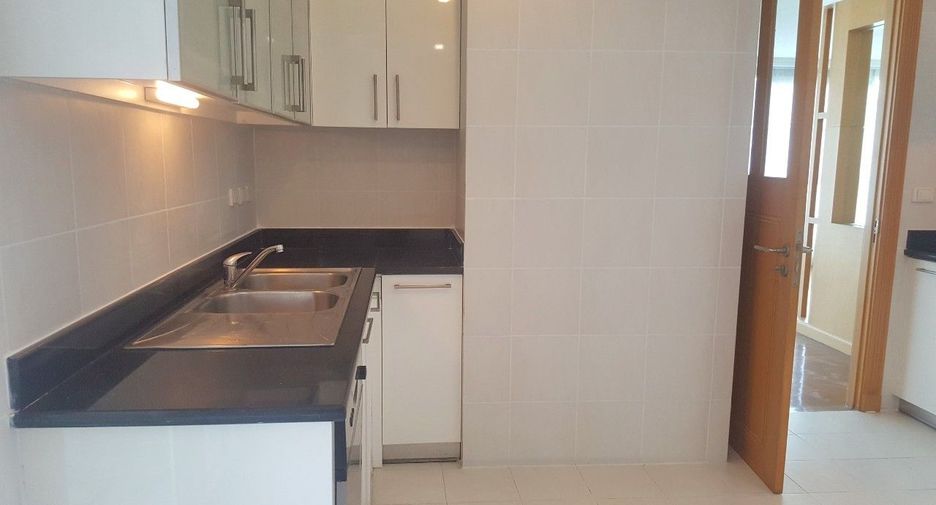 For rent 3 bedrooms condo in Khlong Toei, Bangkok