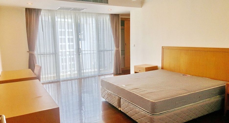 For rent 3 bedrooms condo in Khlong Toei, Bangkok