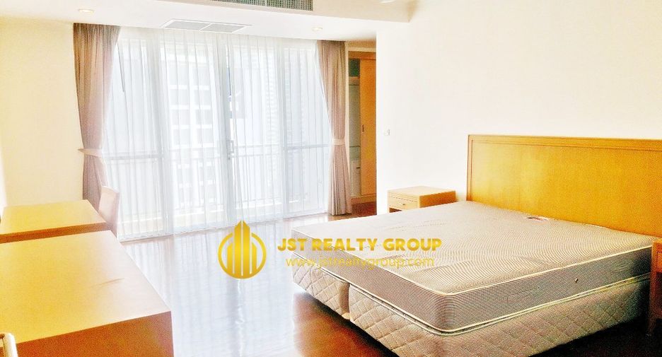 For rent 3 bedrooms condo in Khlong Toei, Bangkok