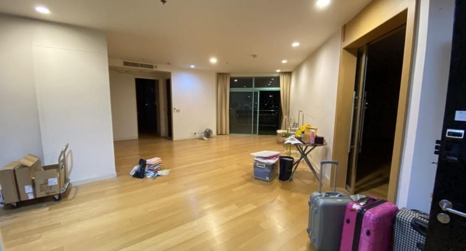 For sale 4 bedrooms condo in Bang Kho Laem, Bangkok