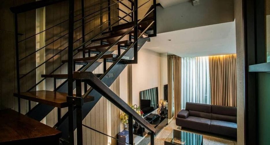 For rent 4 bedrooms townhouse in Watthana, Bangkok