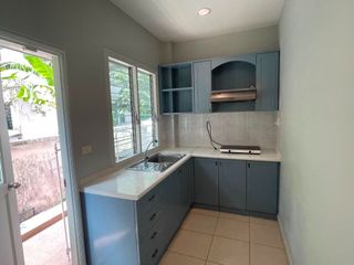 Casa en alquiler y en venta de 3 habitaciones en Lat Krabang, Bangkok