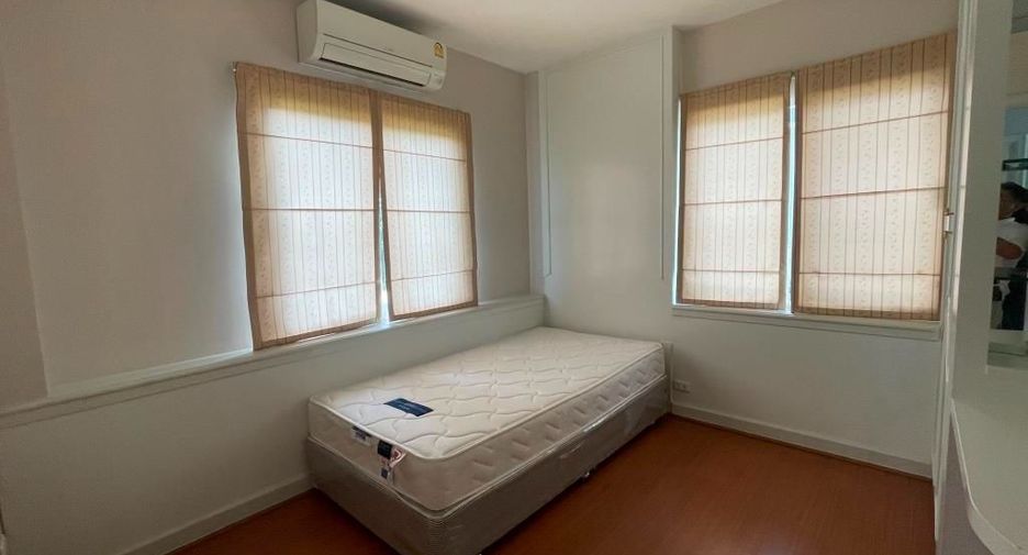 Casa en alquiler y en venta de 3 habitaciones en Lat Krabang, Bangkok
