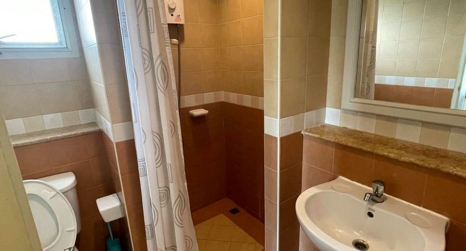 Casa en alquiler y en venta de 3 habitaciones en Lat Krabang, Bangkok