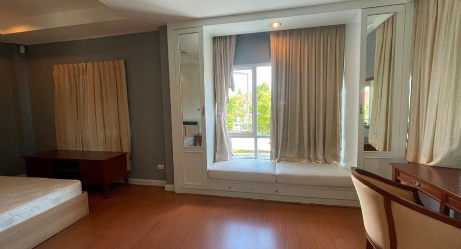 Casa en alquiler y en venta de 3 habitaciones en Lat Krabang, Bangkok