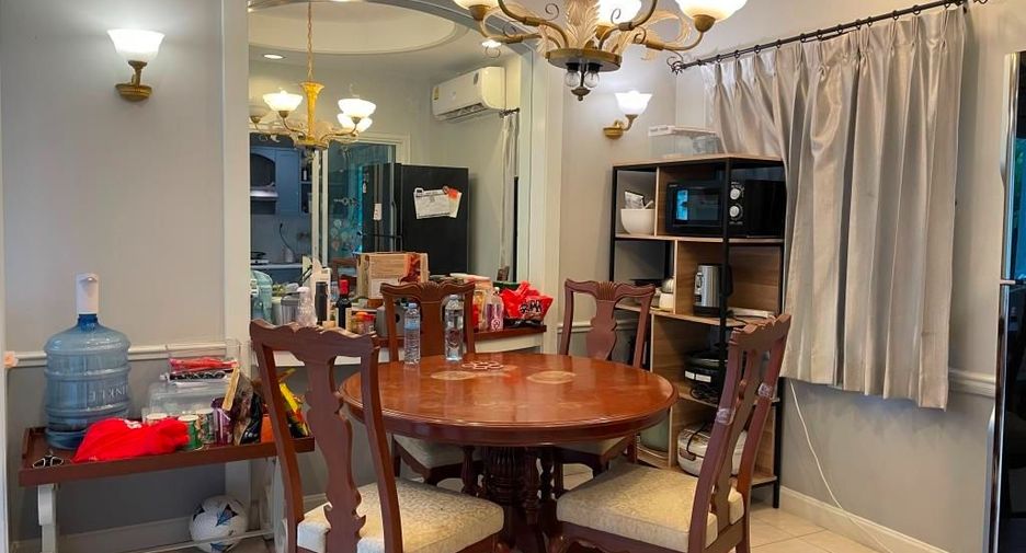 Casa en alquiler y en venta de 3 habitaciones en Lat Krabang, Bangkok