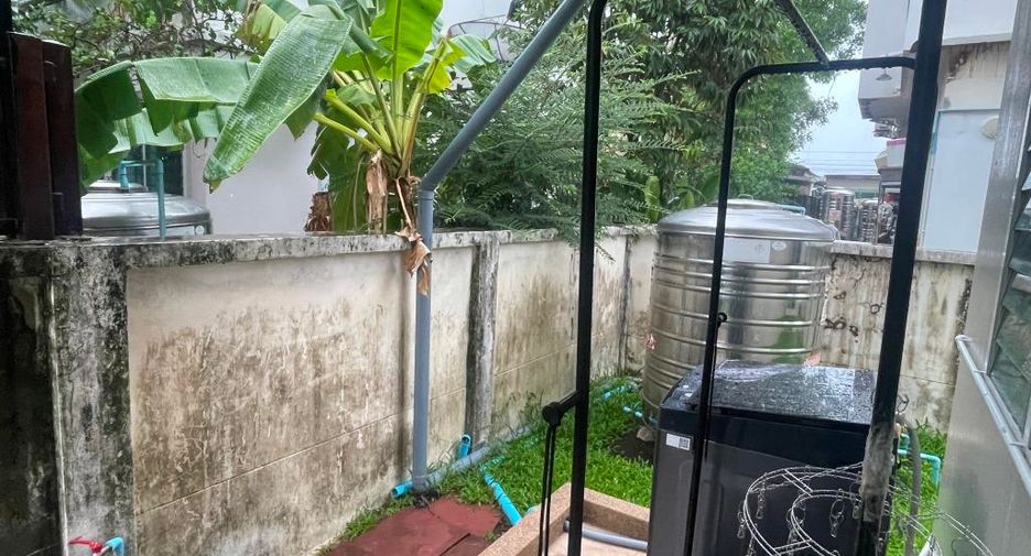 Casa en alquiler y en venta de 3 habitaciones en Lat Krabang, Bangkok