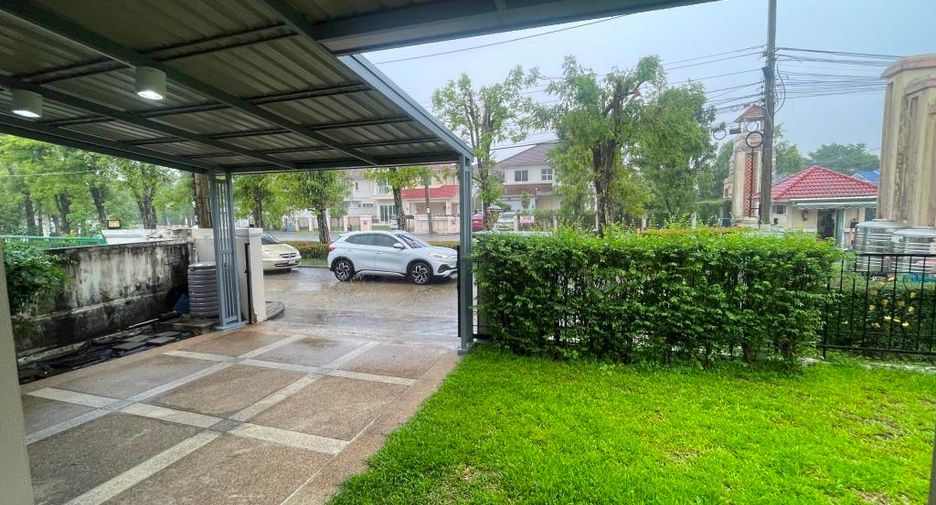 Casa en alquiler y en venta de 3 habitaciones en Lat Krabang, Bangkok