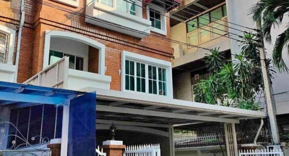 Reihenhaus zum Kauf mit 4 Zimmer in Yan Nawa, Bangkok
