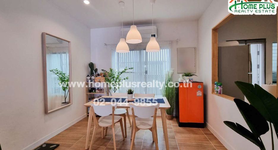 For sale 2 bedrooms townhouse in Mueang Pathum Thani, Pathum Thani